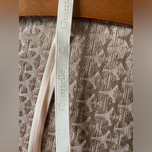 Chantelle multi color bras - Picture 11 of 11